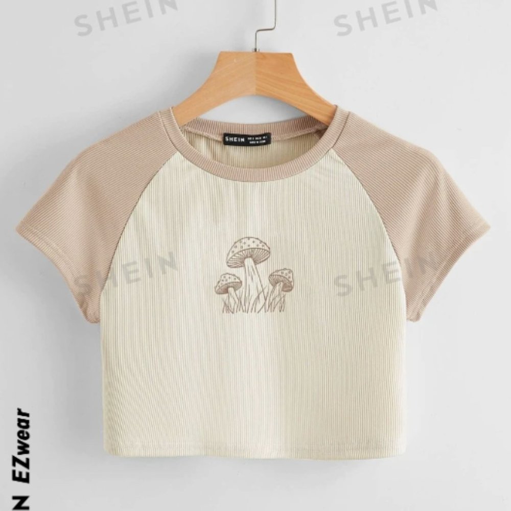 3/$35 mushroom print crop top (size m)